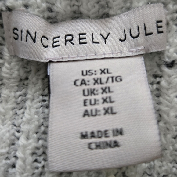 SINCERELY JULES NWT Junior Girl's Cropped Oversized Sweater Snowflakes sz XL - Picture 7 of 8